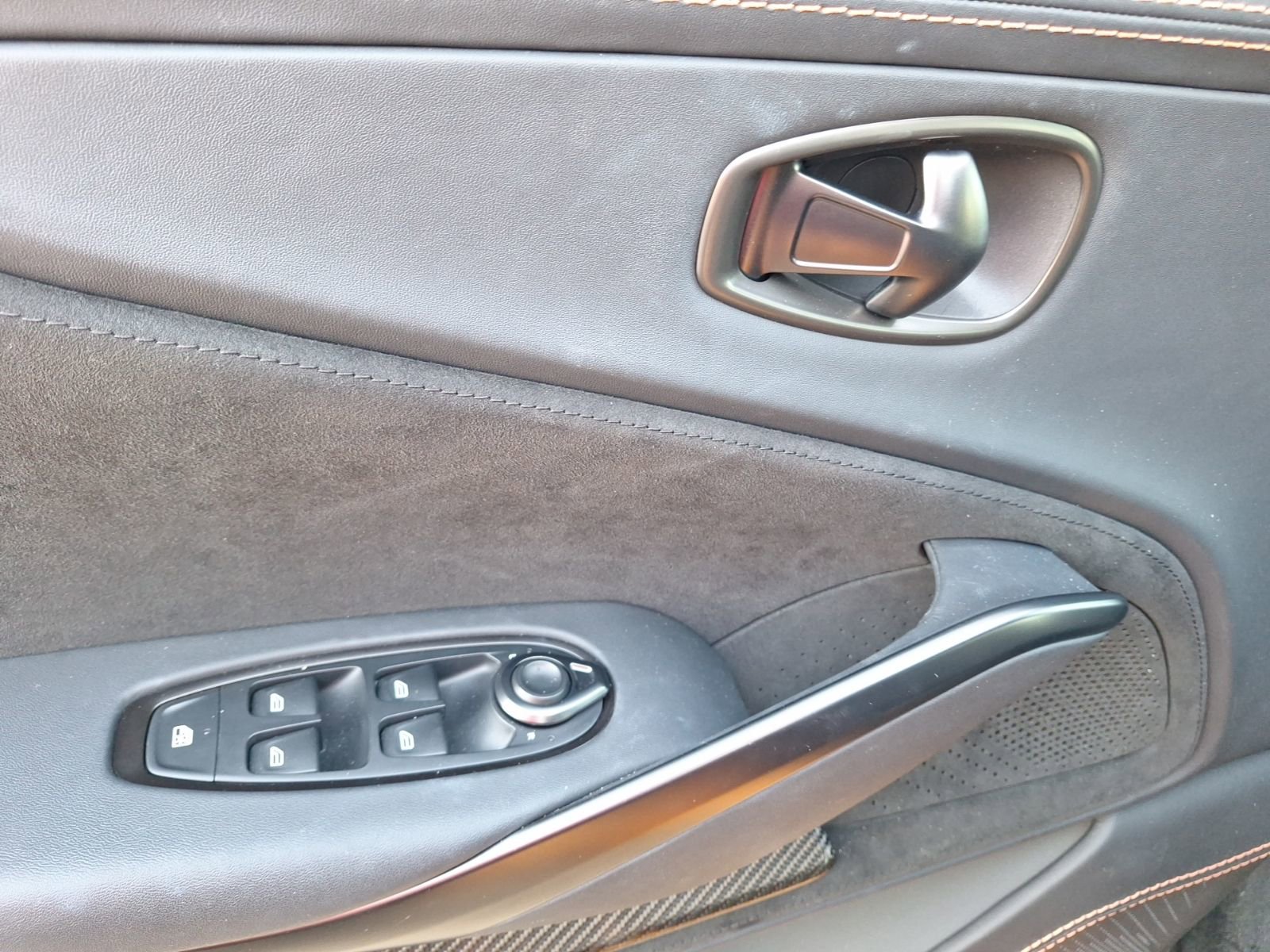 Used 2023 Aston Martin DBX 707 image 17