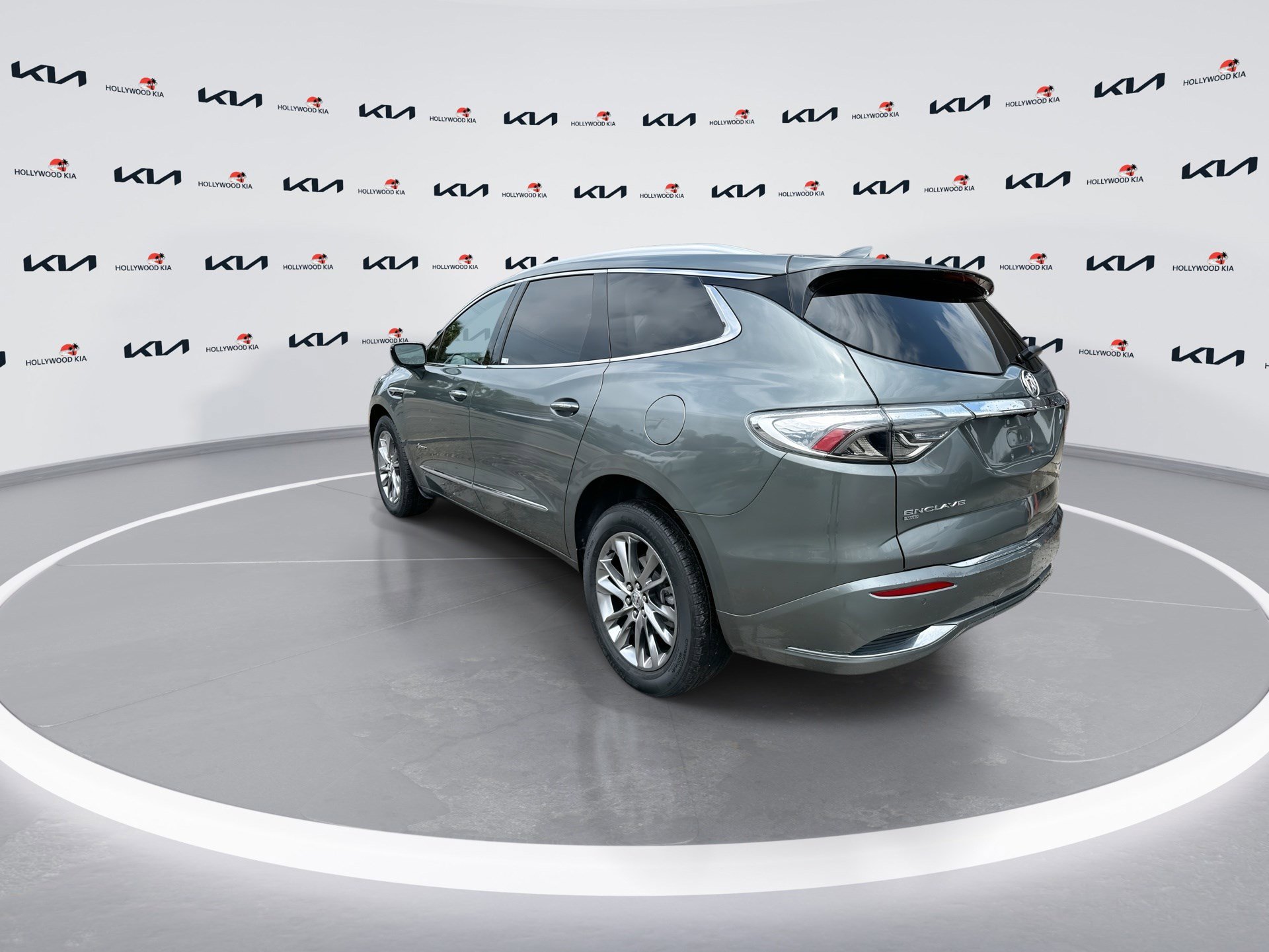 Used 2022 Buick Enclave Avenir w/ Avenir Technology Package AWD/4WD image 6
