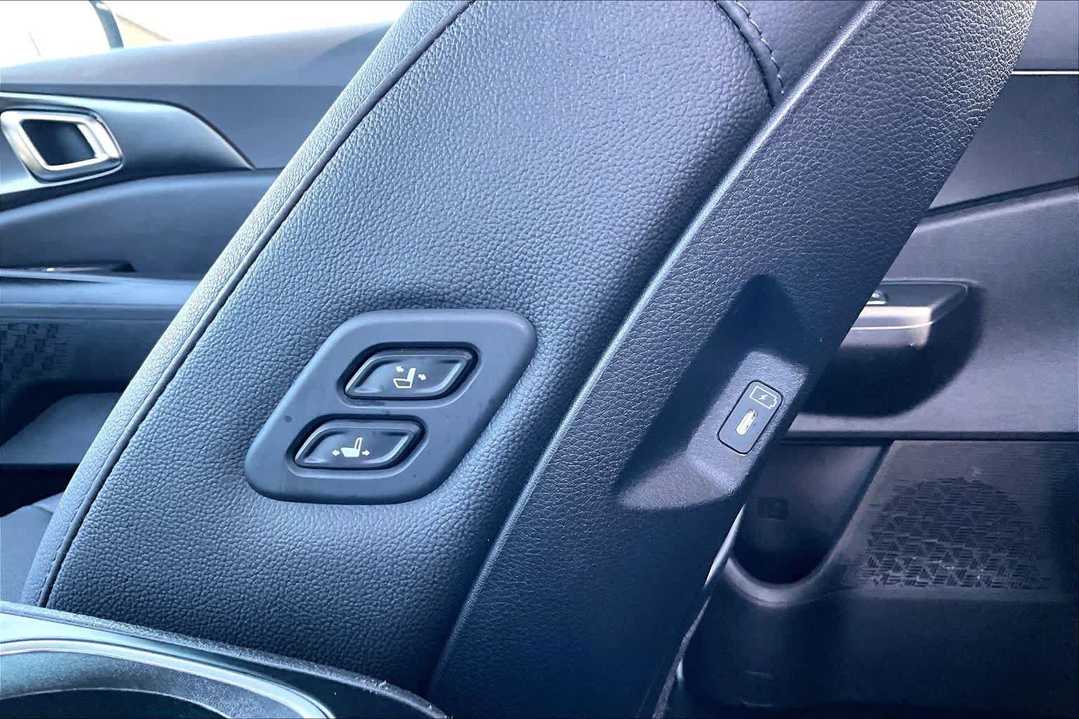 Certified 2025 Kia Carnival SX Prestige FWD image 34