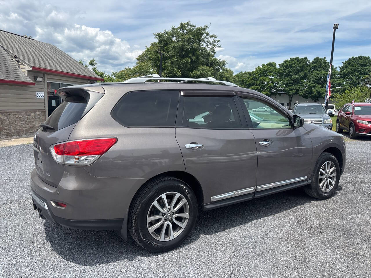 Used 2013 Nissan Pathfinder SL FWD image 12