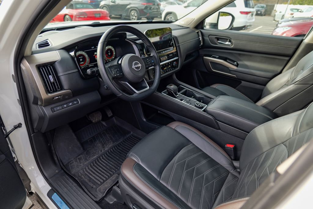 Used 2022 Nissan Pathfinder Platinum w/ Cargo Package image 19