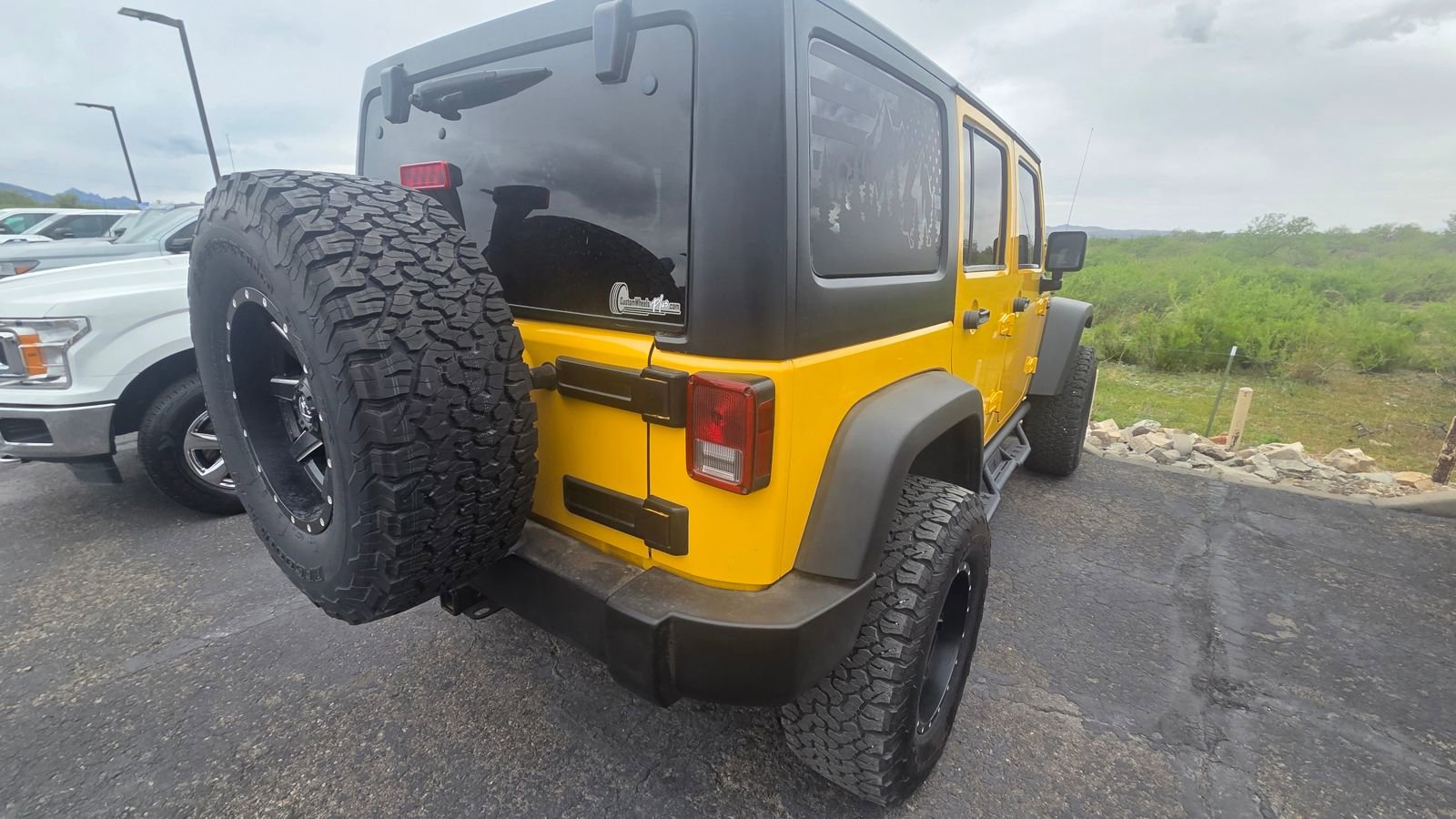 Used 2015 Jeep Wrangler Unlimited Rubicon w/ Connectivity Group image 5