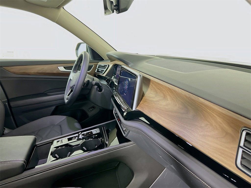 Used 2024 Volkswagen Atlas SE image 25