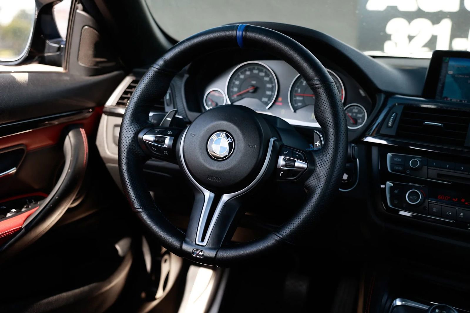 Used 2015 BMW M4 Convertible image 29