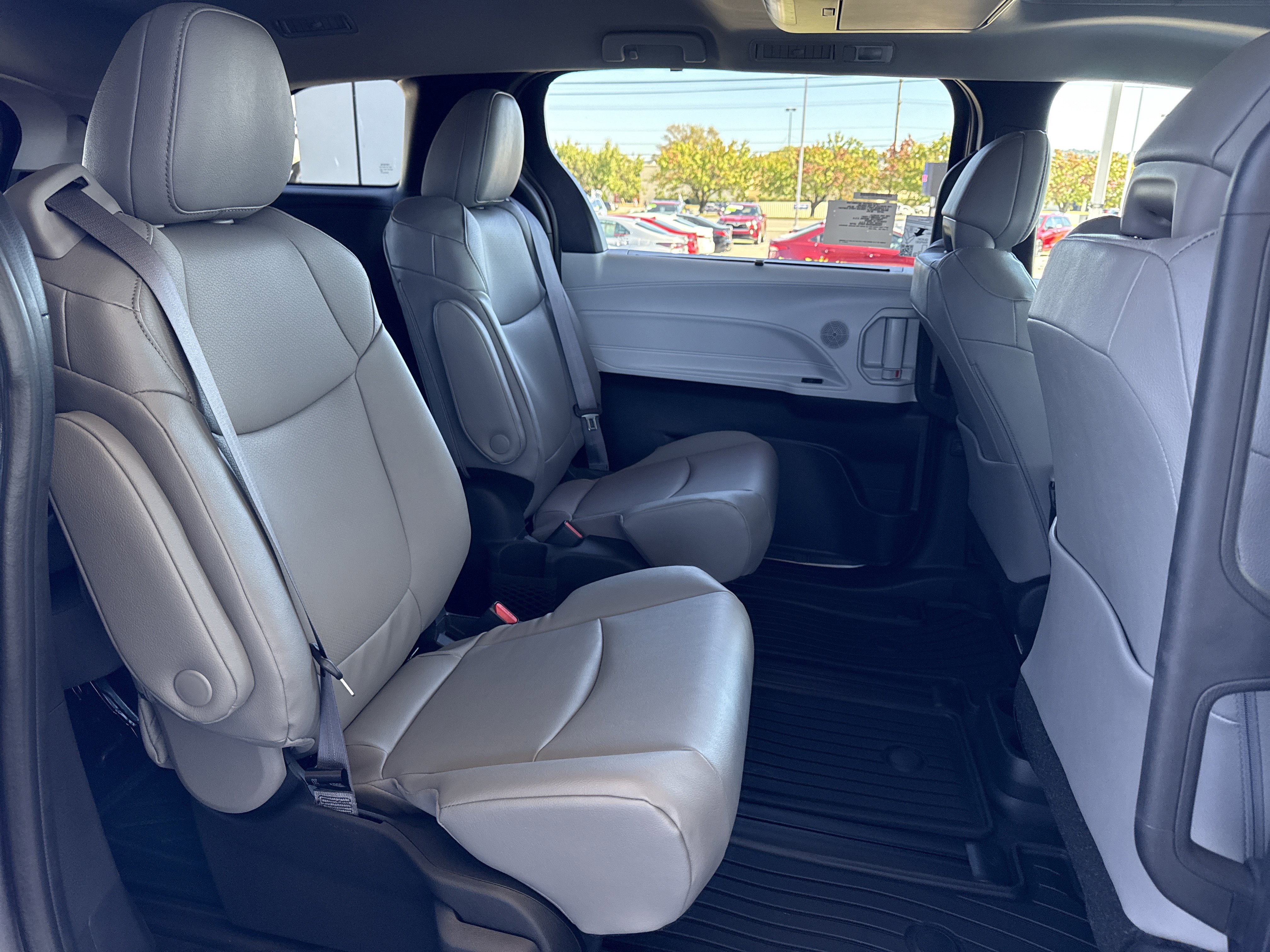 New 2025 Toyota Sienna XLE image 19