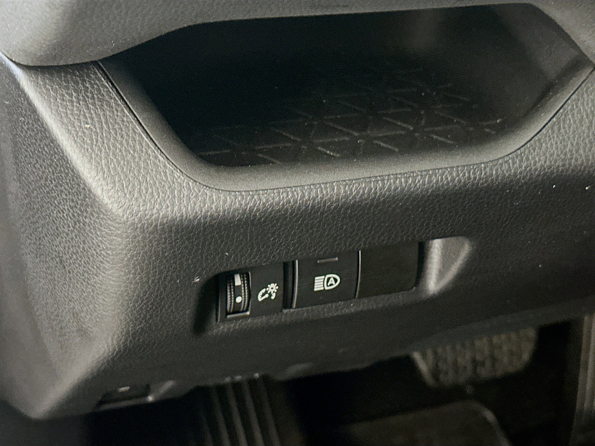 Used 2025 Toyota RAV4 XLE image 17