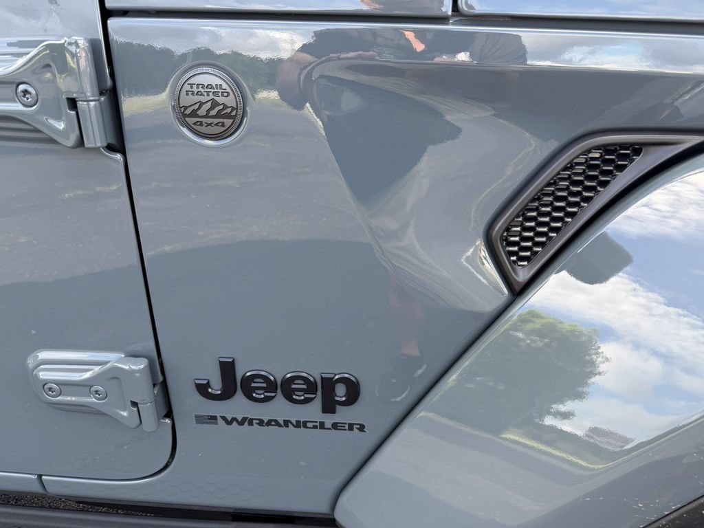 New 2026 Jeep Wrangler Unlimited Sahara AWD/4WD image 4
