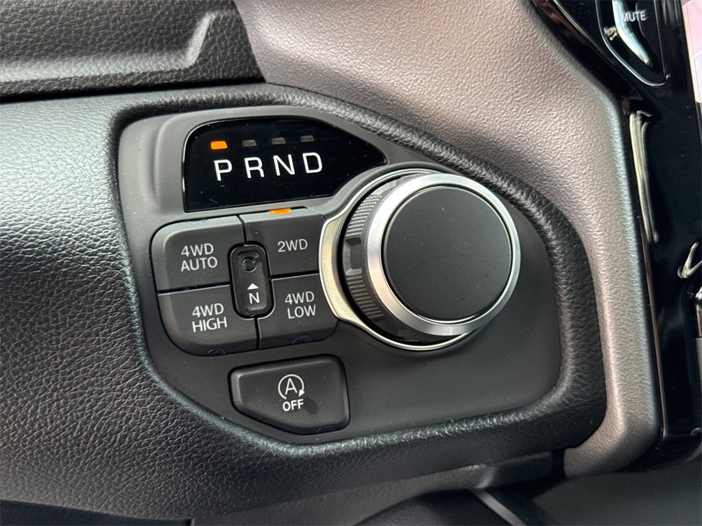 New 2026 RAM 1500 4x4 Crew Cab image 28