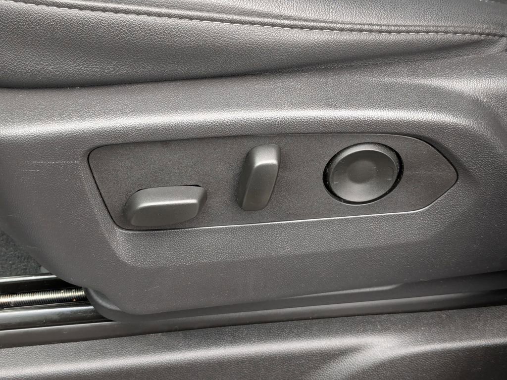 Used 2025 Chevrolet Tahoe LT image 14