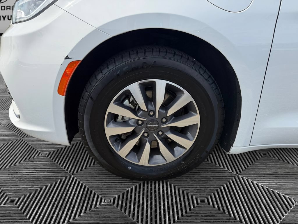 Used 2024 Chrysler Pacifica Limited FWD image 15