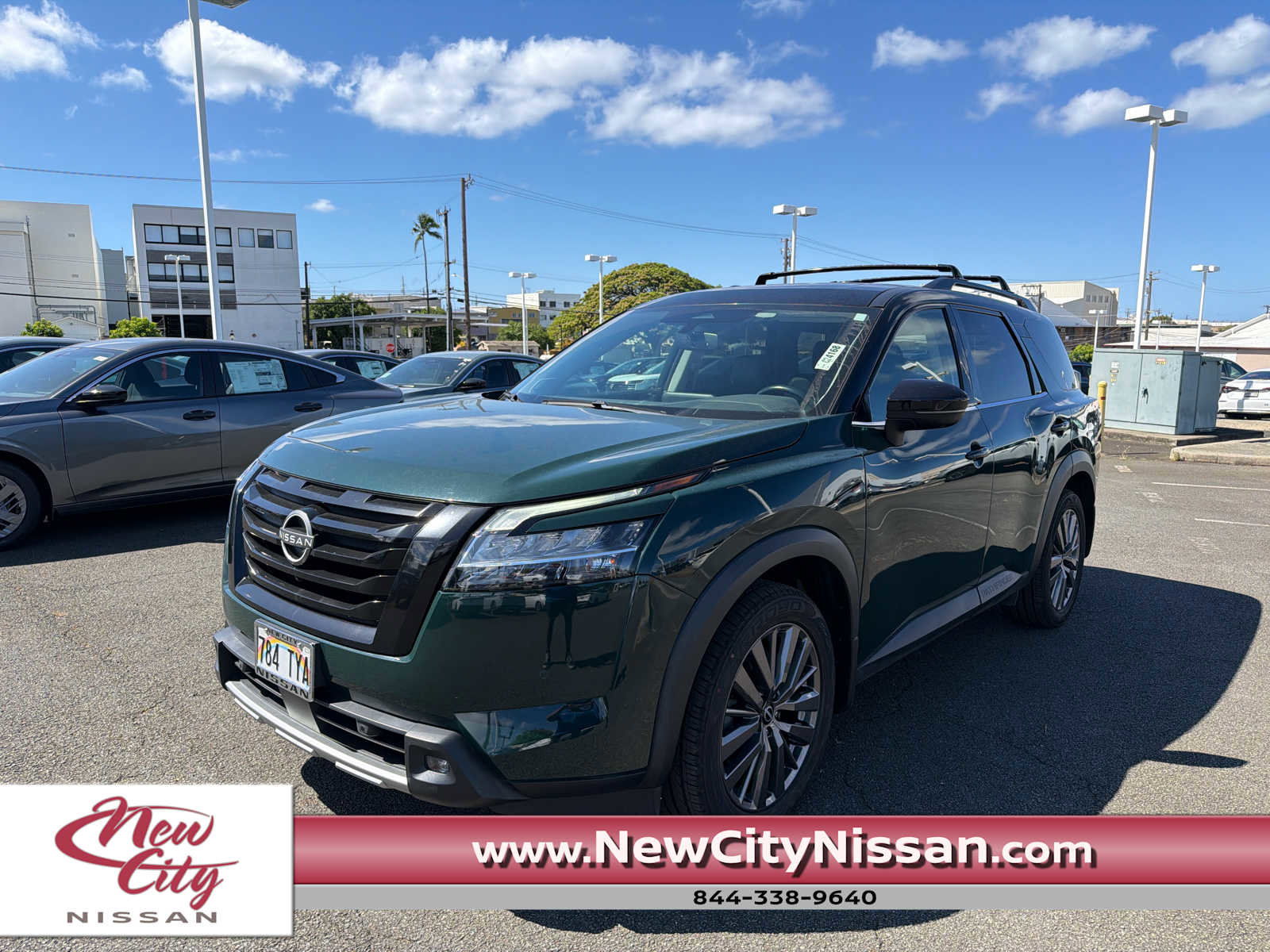 Used 2022 Nissan Pathfinder SL w/ SL Premium Package FWD image 1