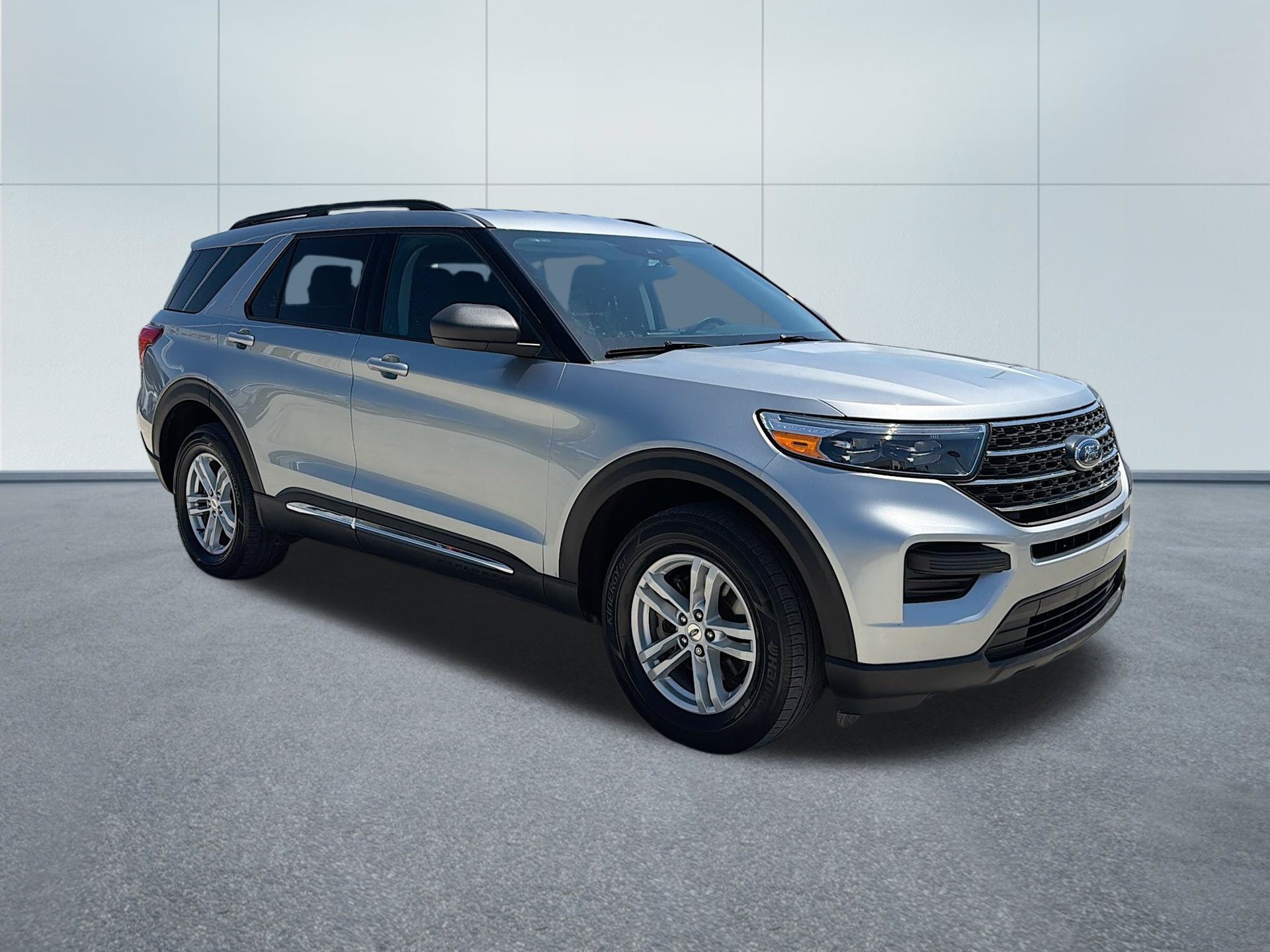 Used 2024 Ford Explorer XLT w/ Class IV Trailer Tow Package AWD/4WD image 3