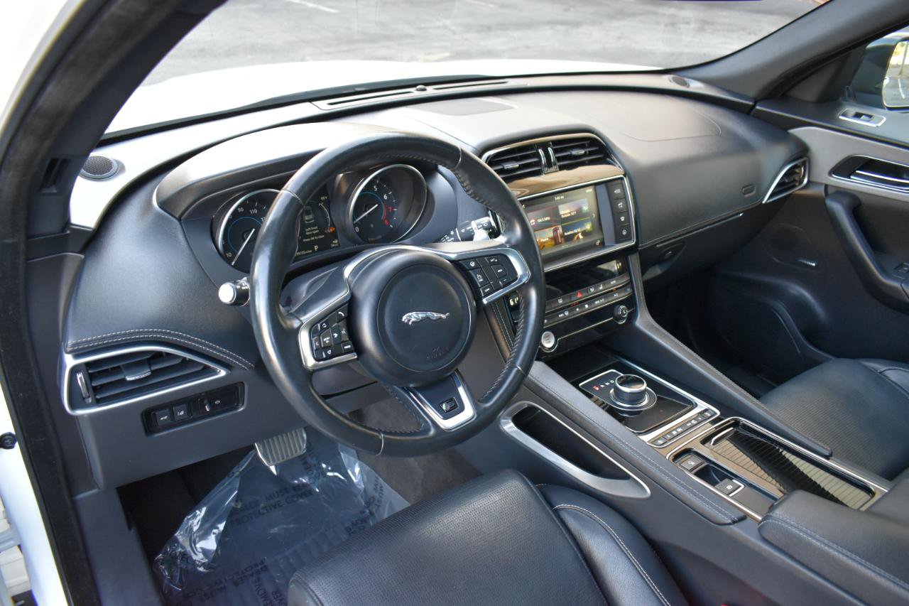 Used 2018 Jaguar F-PACE S AWD/4WD image 10