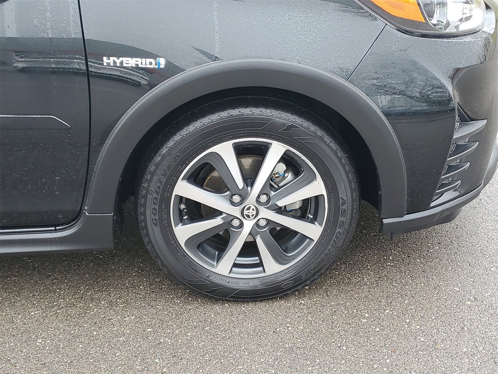 Certified 2019 Toyota Prius C image 6