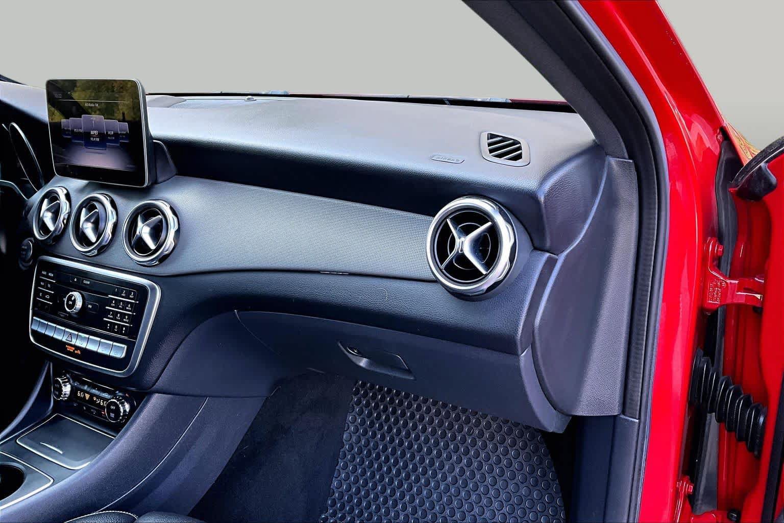 Used 2018 Mercedes-Benz GLA 250 4MATIC image 19