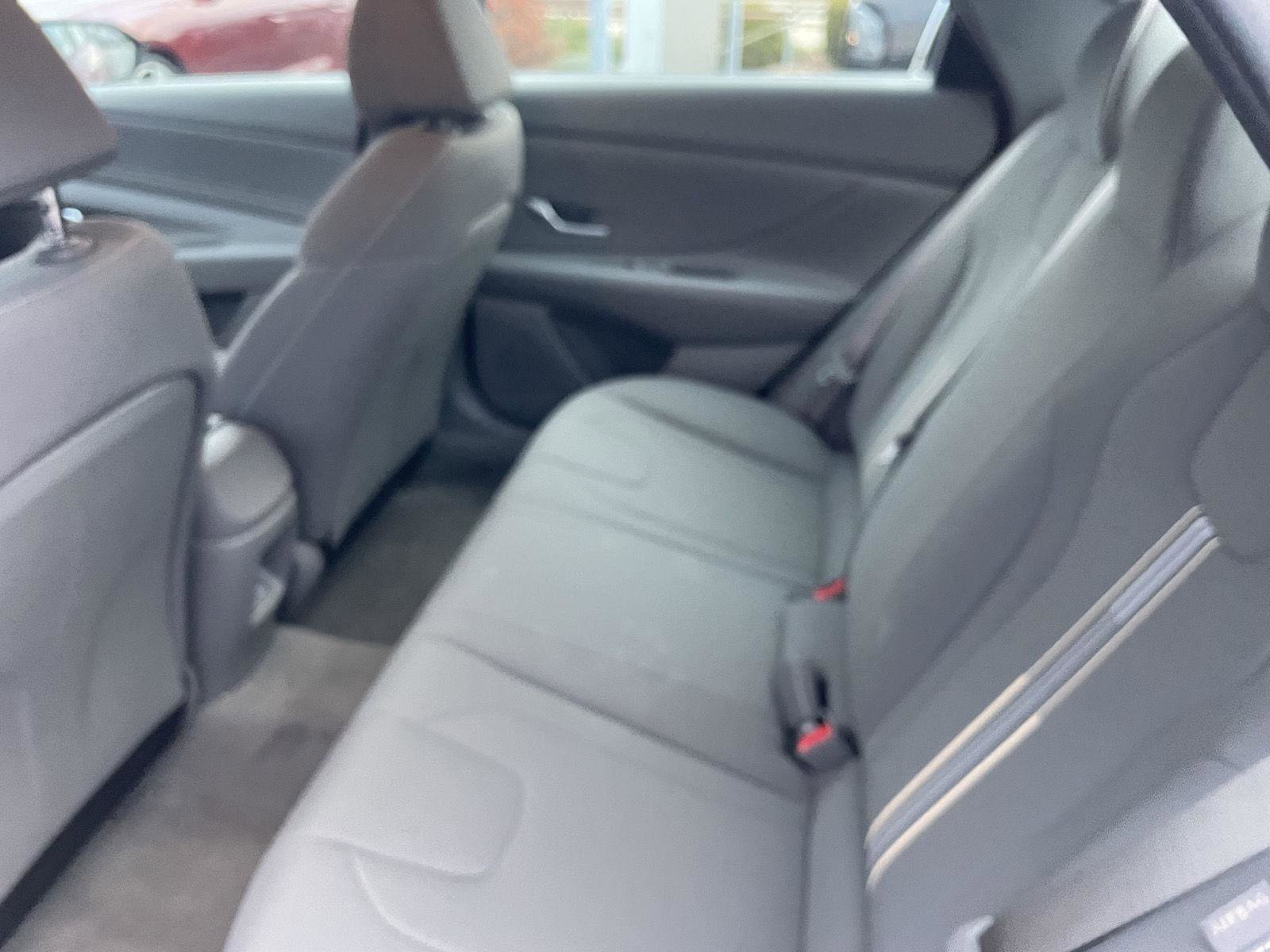 Used 2025 Hyundai Elantra SEL image 13