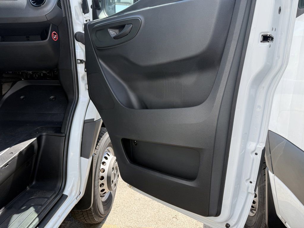 Used 2023 Mercedes-Benz Sprinter 3500 image 19