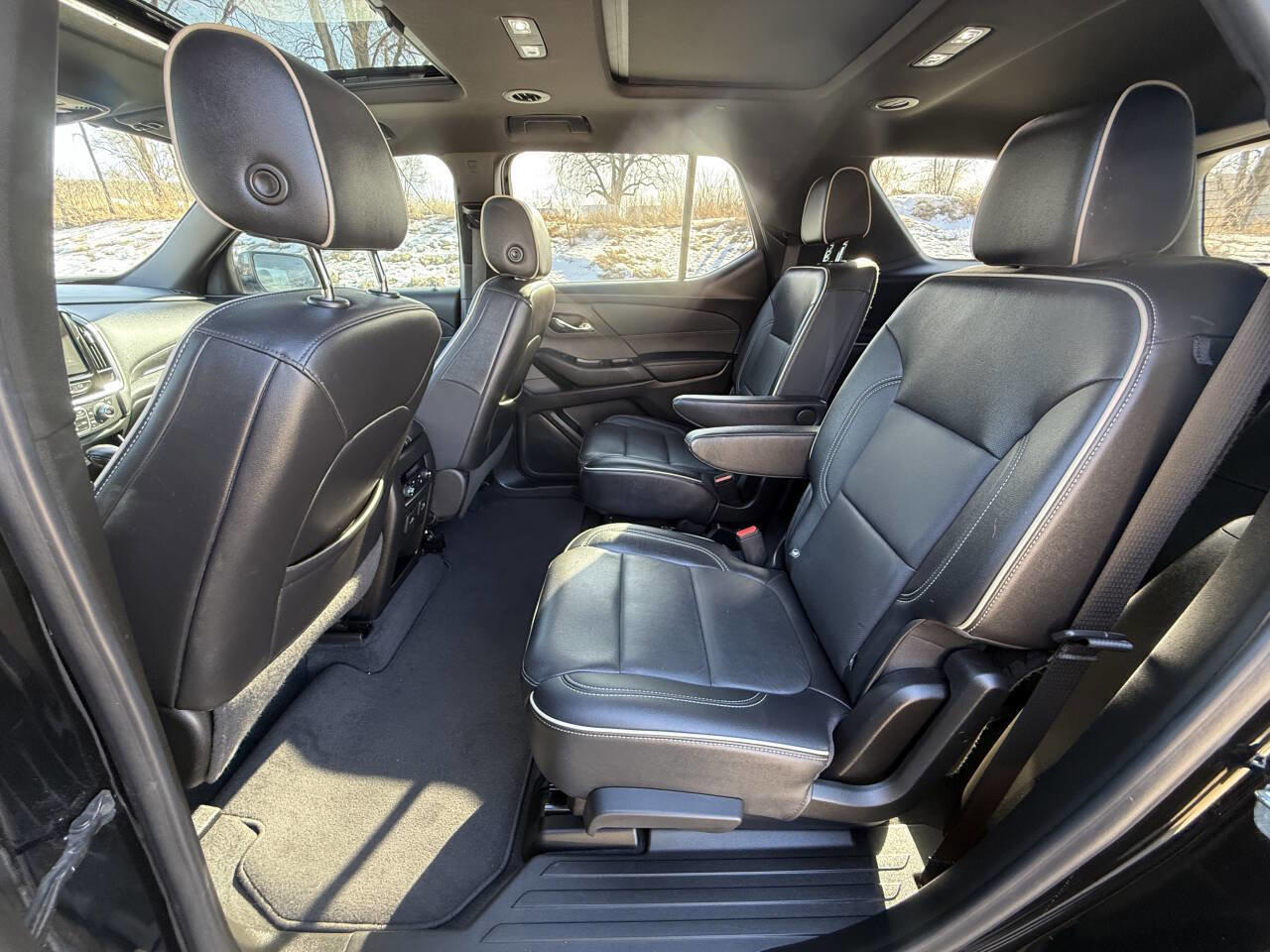 Used 2022 Chevrolet Traverse Premier w/ Redline Edition AWD/4WD image 9
