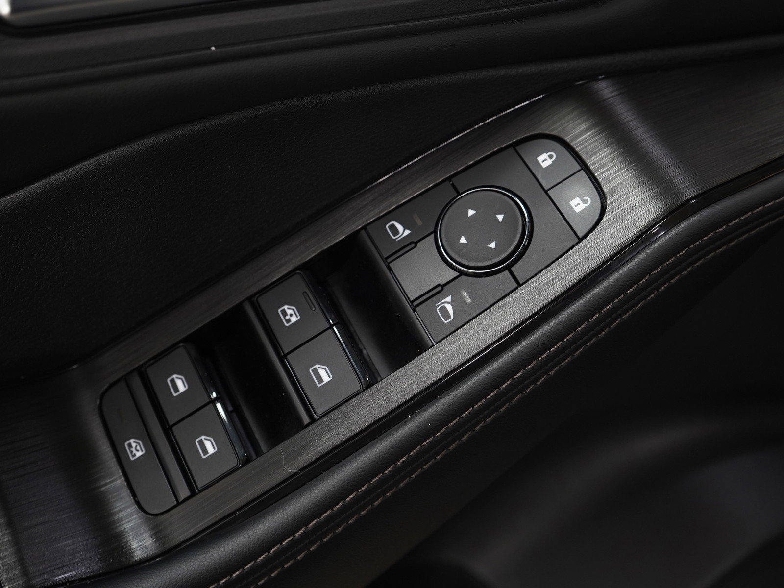 Used 2024 Nissan Rogue SV w/ SV Premium Package image 23