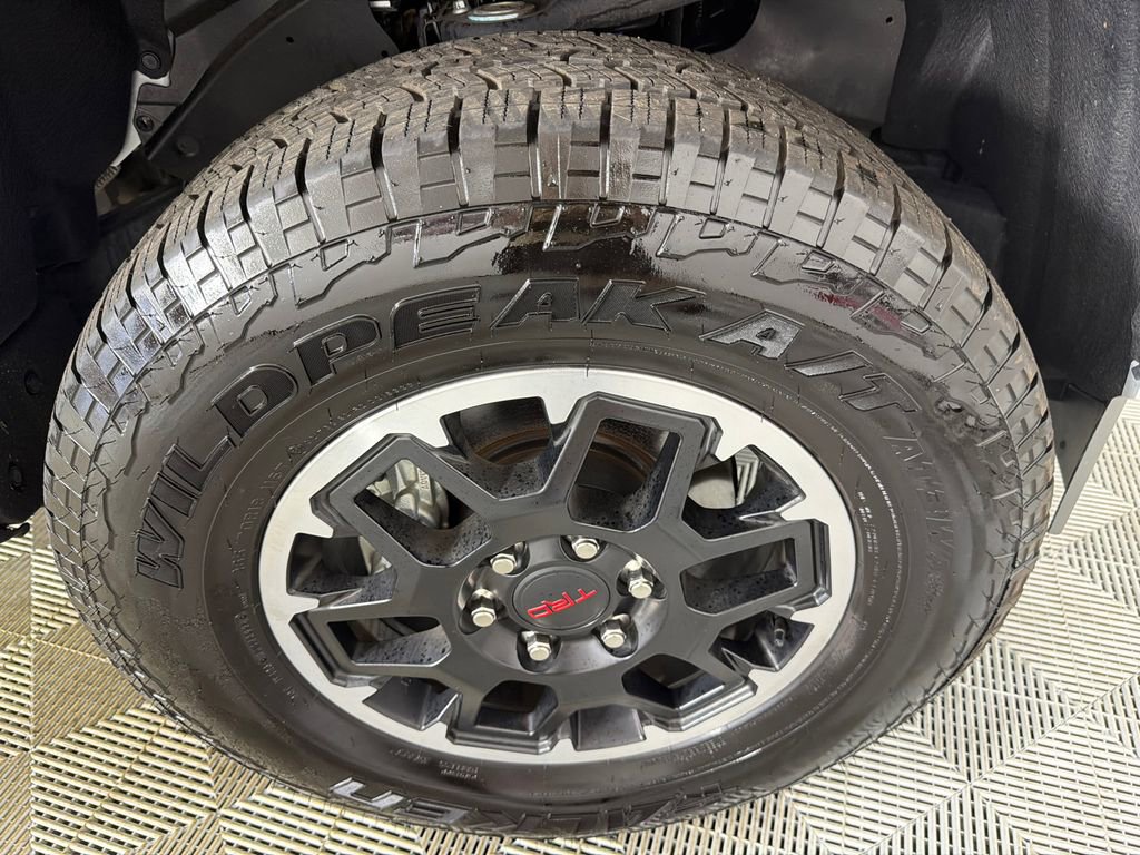 Used 2025 Toyota Tacoma TRD Off-Road AWD/4WD image 12