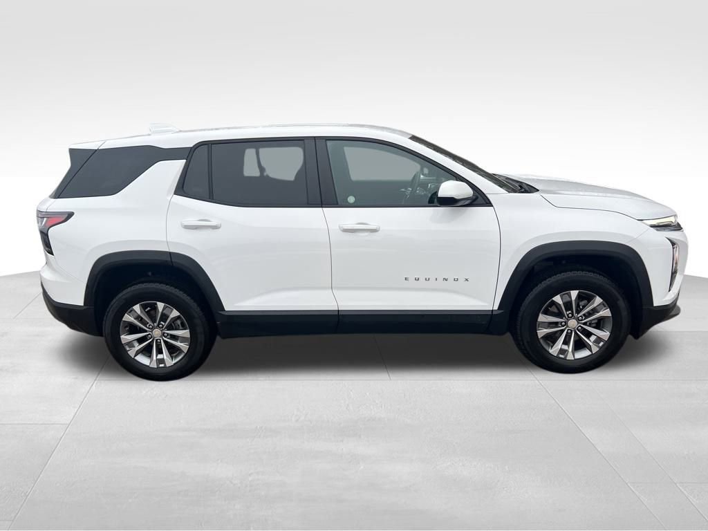 Used 2025 Chevrolet Equinox LT image 2