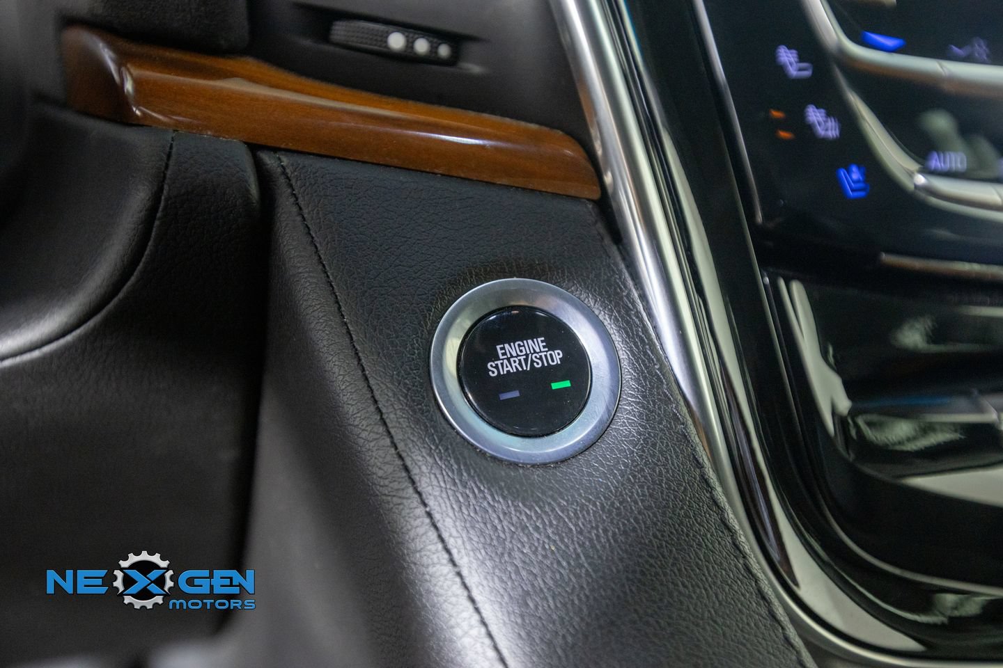 Used 2017 Cadillac Escalade Luxury AWD/4WD image 23