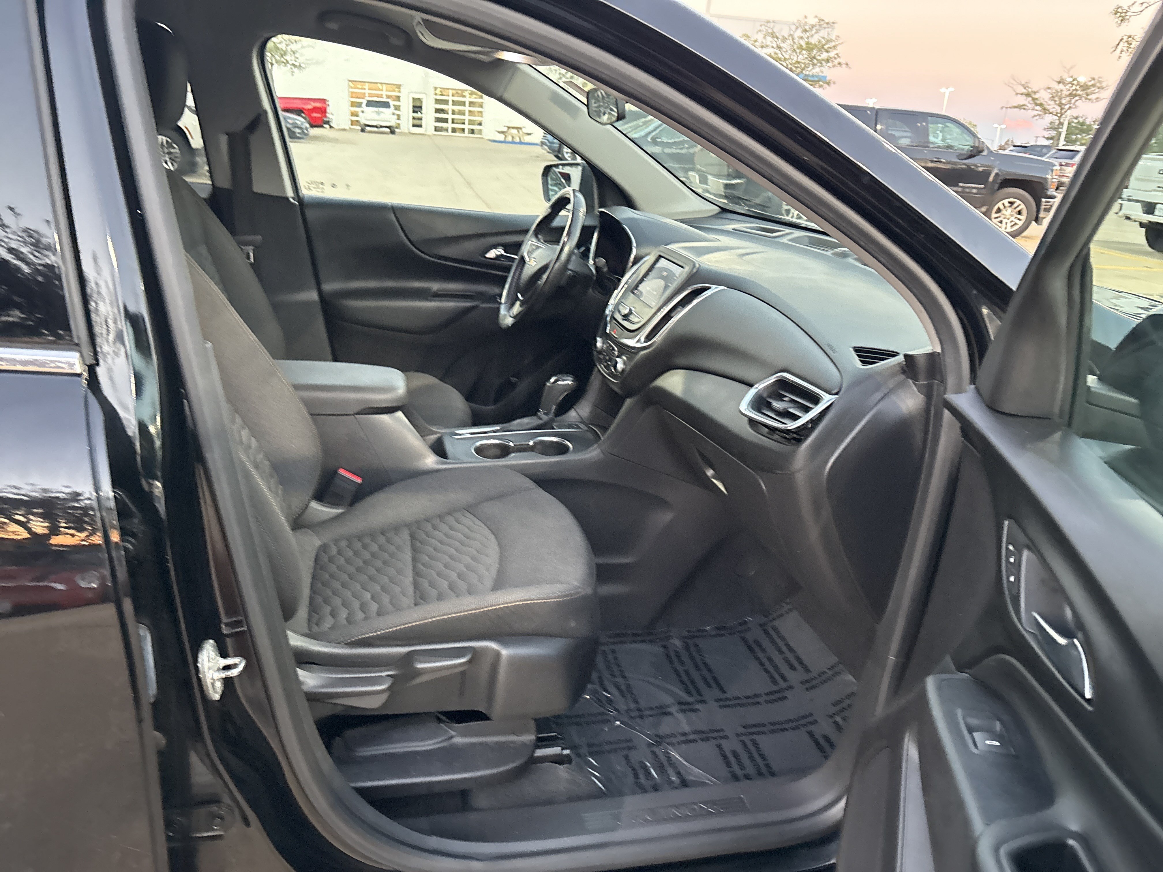 Used 2020 Chevrolet Equinox LT FWD image 18