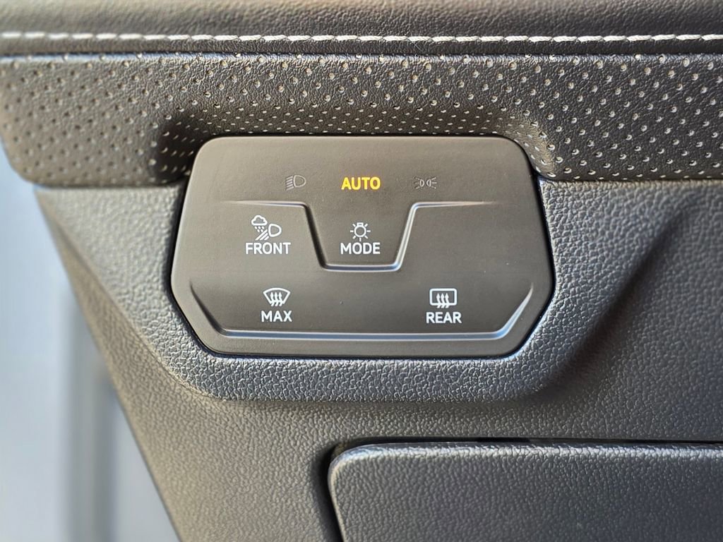 Used 2024 Volkswagen Atlas SEL Premium R-Line AWD/4WD image 43