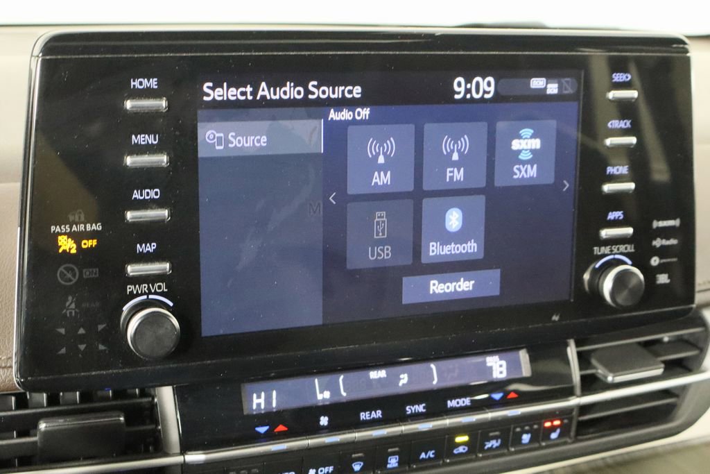 Used 2024 Toyota Sienna Platinum image 35