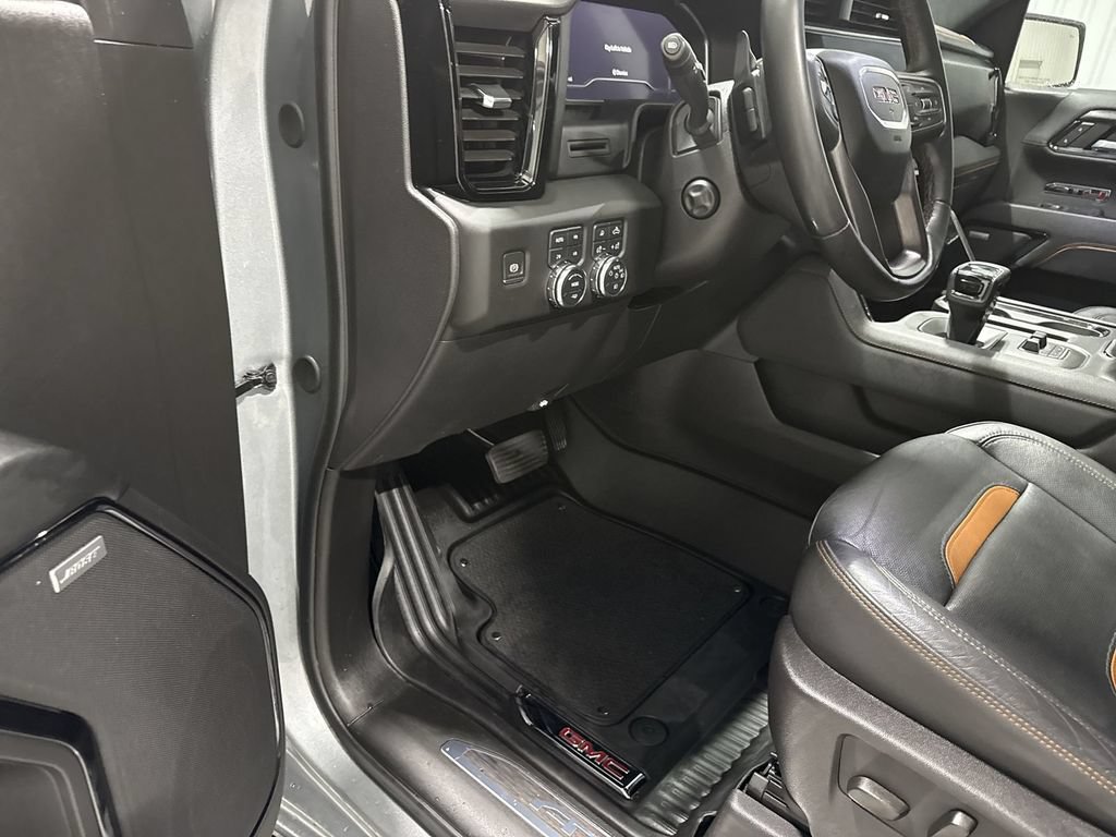 Used 2024 GMC Sierra 1500 AT4 w/ AT4 Premium Package AWD/4WD image 10