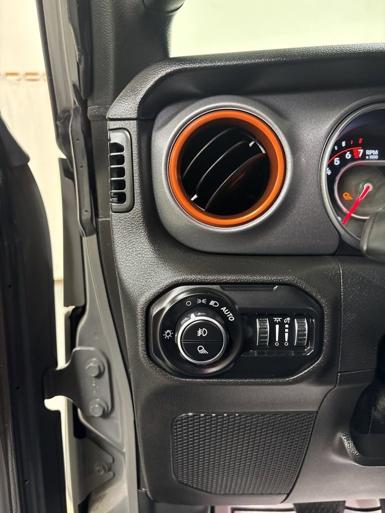 Used 2021 Jeep Gladiator Mojave AWD/4WD image 10