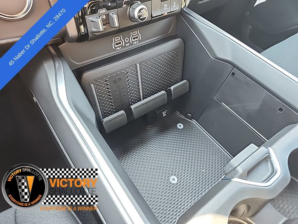 New 2025 RAM 1500 4x4 Crew Cab image 38