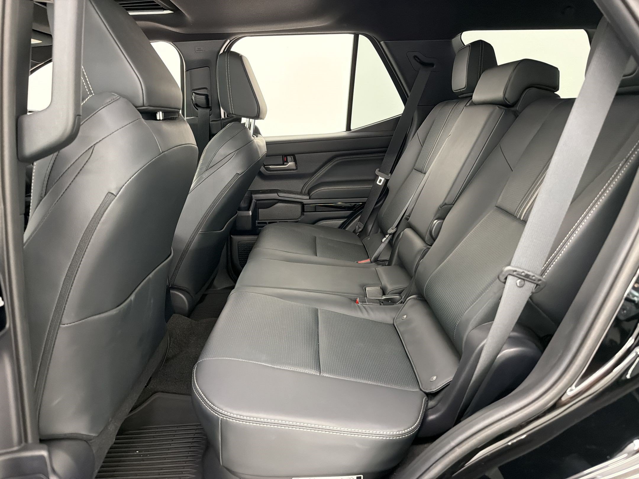Used 2025 Toyota 4Runner Limited AWD/4WD image 22