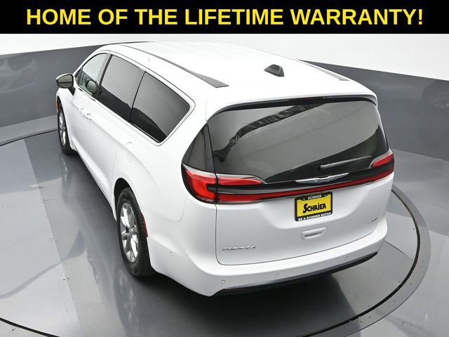 Used 2024 Chrysler Pacifica Touring-L image 59