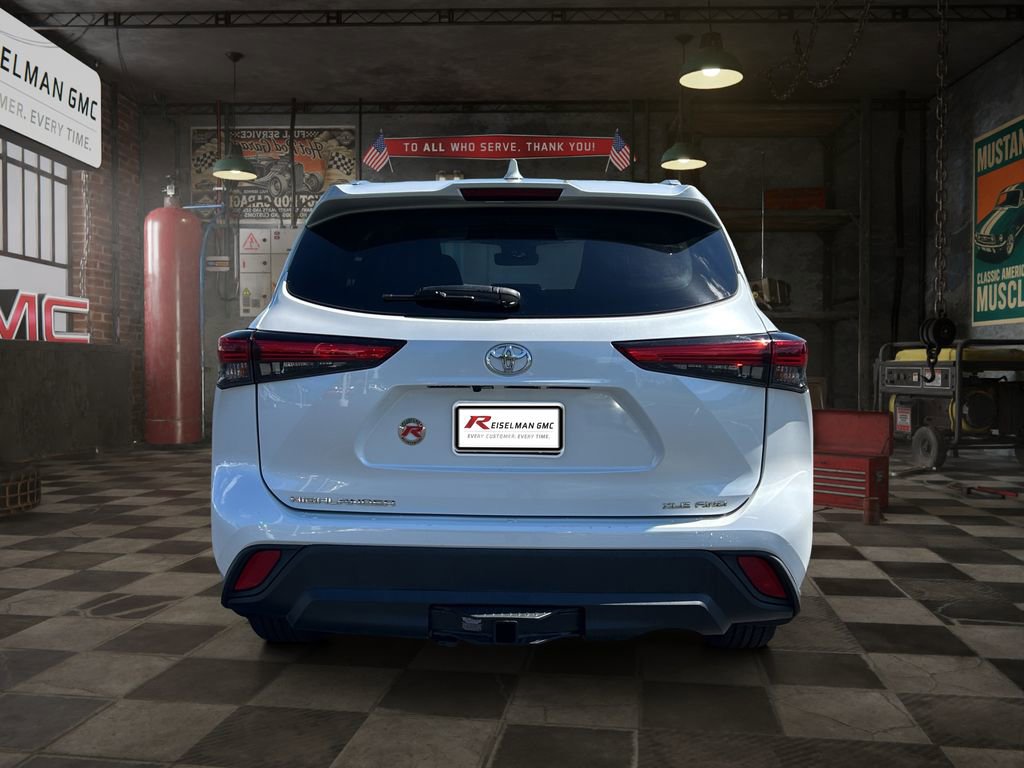 Used 2022 Toyota Highlander XLE AWD/4WD image 4