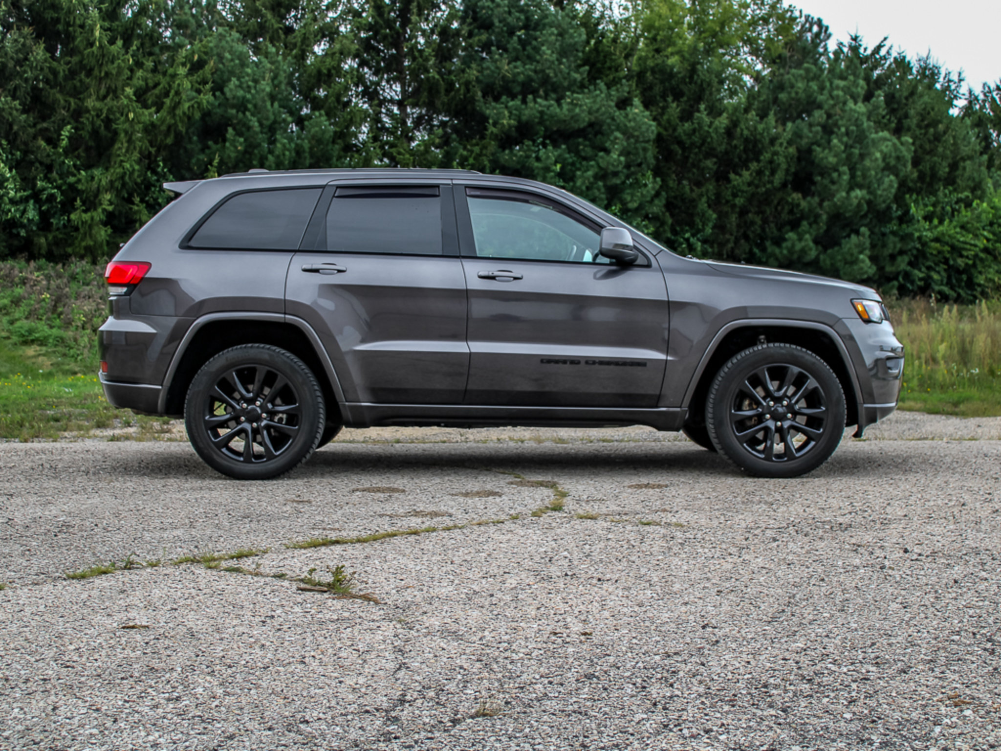 Used 2021 Jeep Grand Cherokee Laredo X AWD/4WD image 2