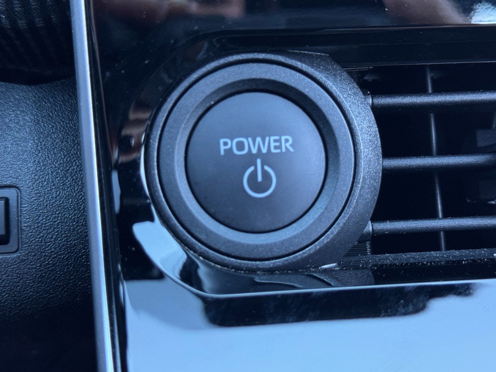 Used 2024 Toyota bZ4X XLE image 19