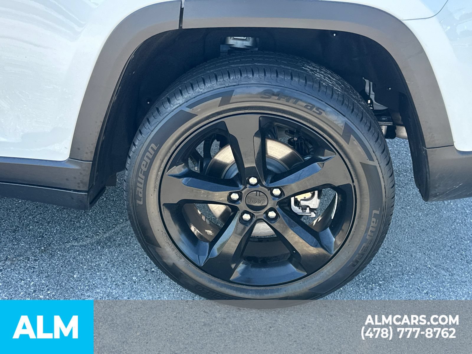 Used 2023 Jeep Grand Cherokee Limited w/ Black Appearance Package AWD/4WD image 23