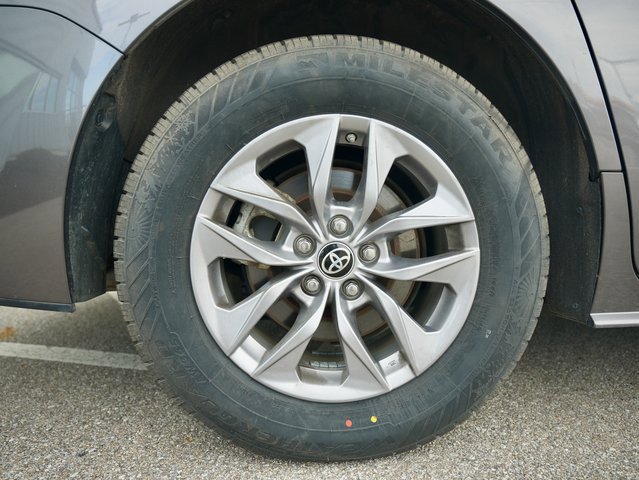 Used 2023 Toyota Sienna XLE image 31