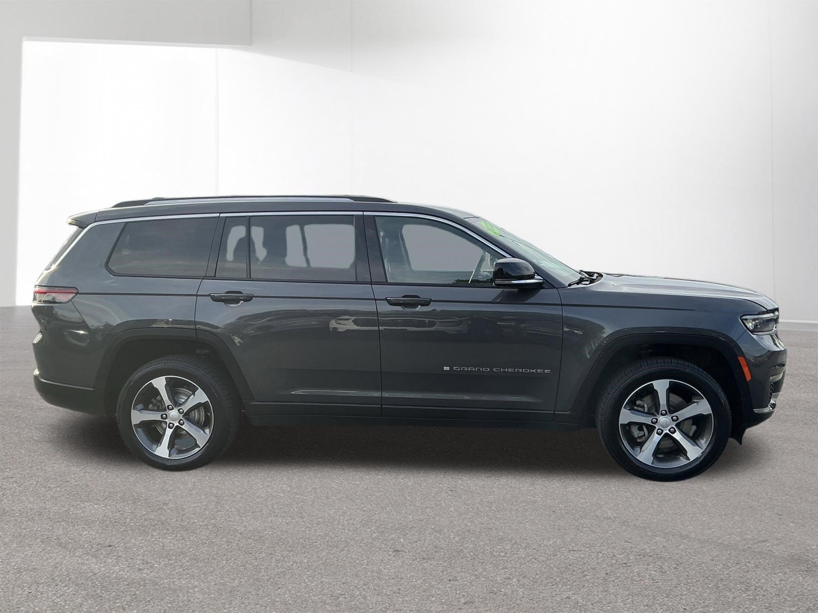 Used 2023 Jeep Grand Cherokee L Limited AWD/4WD image 2