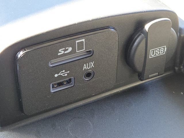 Used 2013 RAM 1500 Laramie w/ Convenience Group image 9