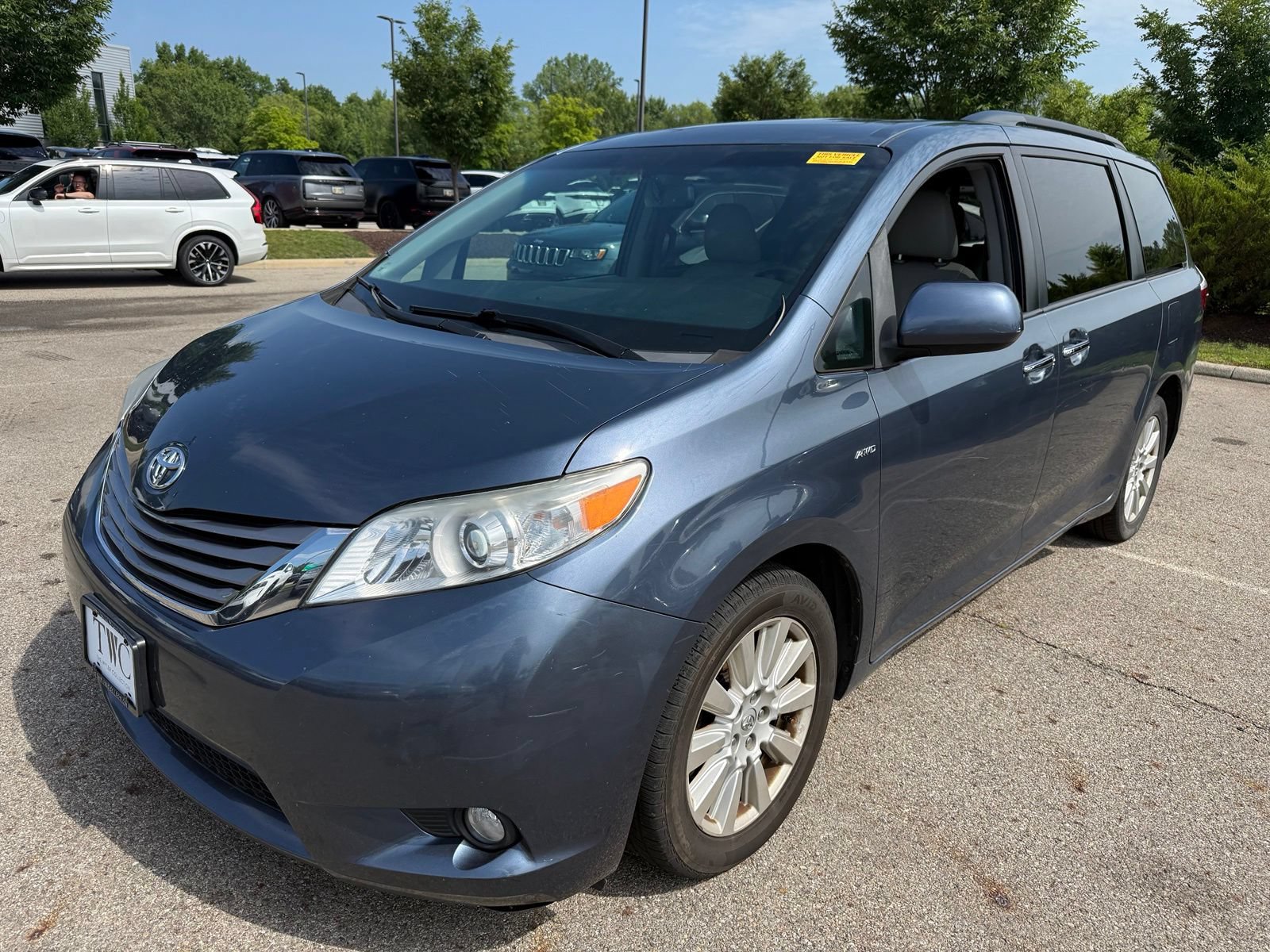 Used 2017 Toyota Sienna XLE Premium AWD/4WD image 1