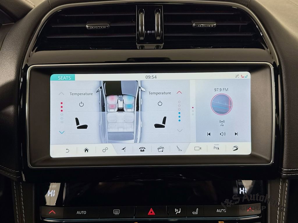 Used 2020 Jaguar F-PACE SVR image 26