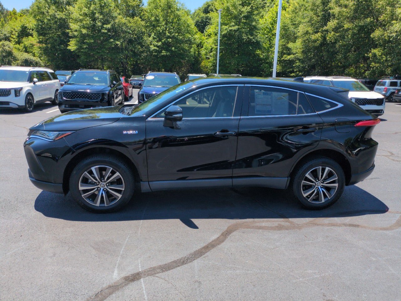 Used 2021 Toyota Venza LE AWD/4WD image 4
