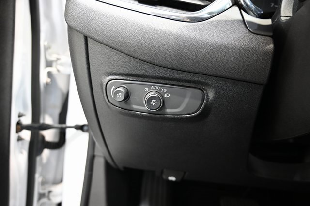 Used 2018 Chevrolet Equinox LS image 23