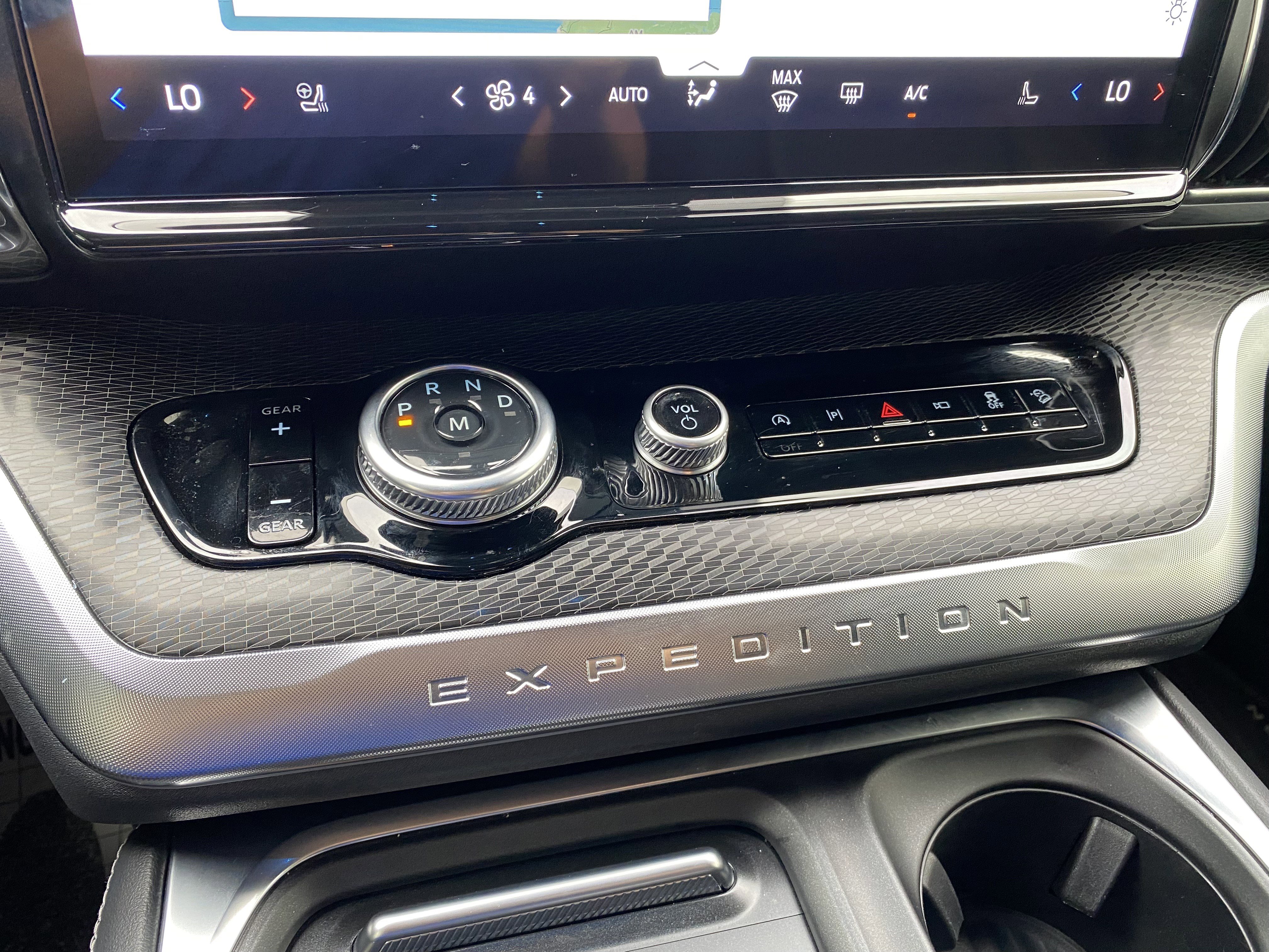 Used 2025 Ford Expedition Max Platinum w/ Stealth Performance Package AWD/4WD image 29