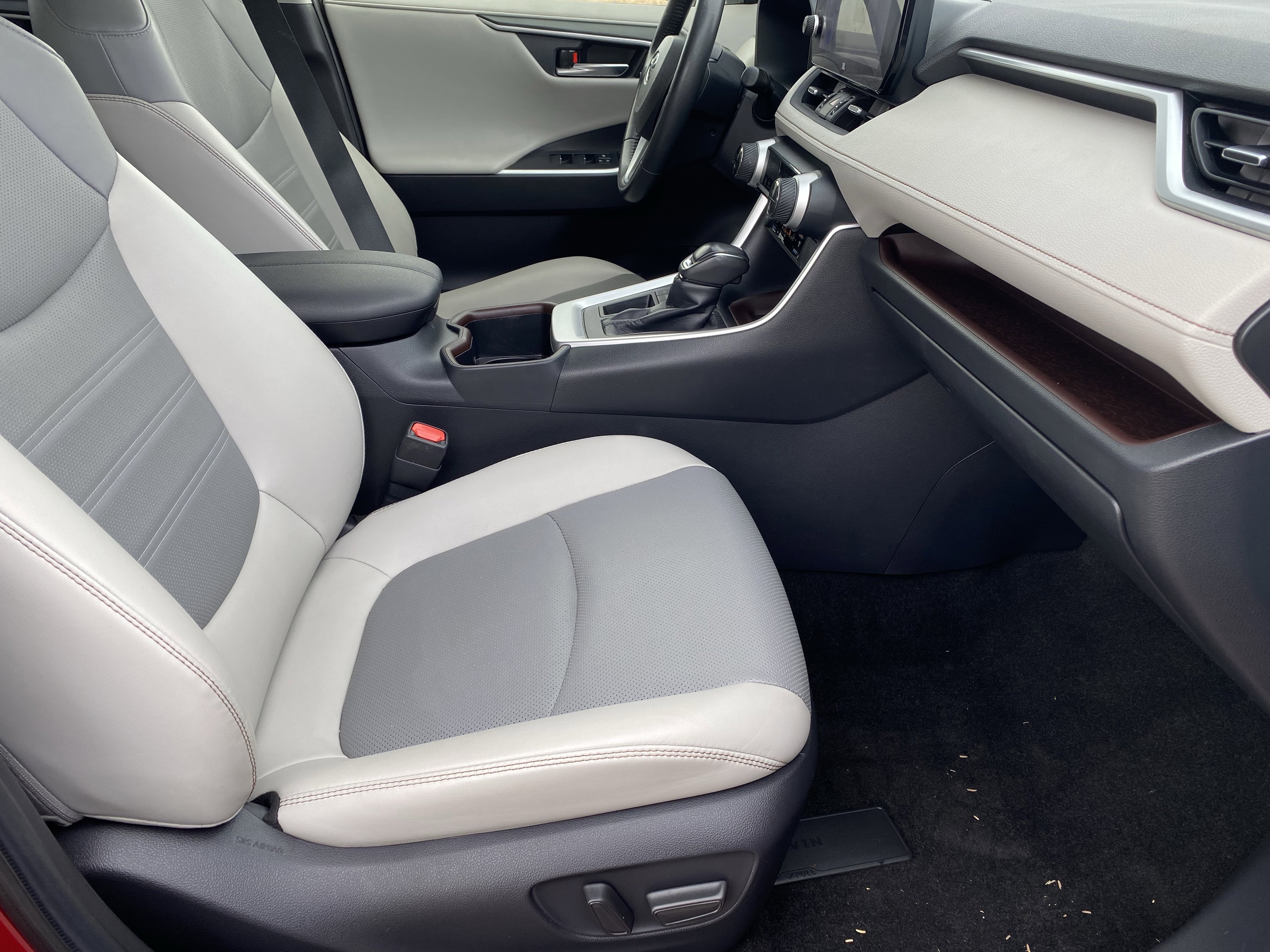 Used 2023 Toyota RAV4 Limited image 11