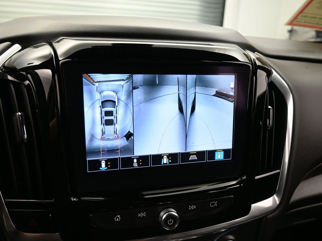 Used 2023 Chevrolet Traverse RS image 22