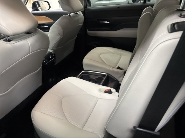Used 2025 Toyota Grand Highlander AWD Hybrid image 15