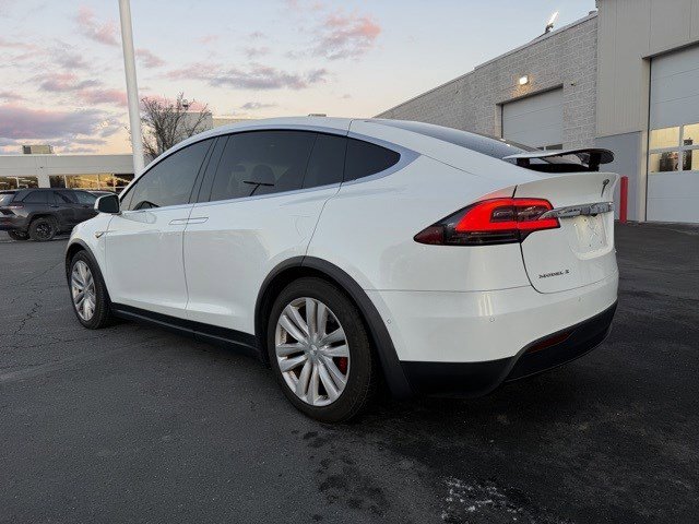 Used 2016 Tesla Model X P90D image 3